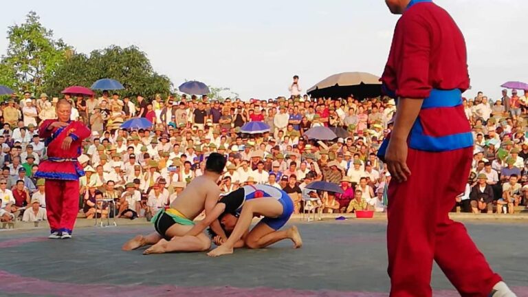 Đấu Vật – Môn Thể Thao Lễ Hội Đậm Chất Bắt Kèo Căng Não